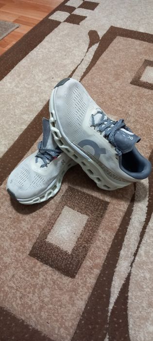 Adidasi On cloud  running