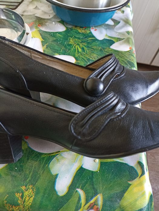 Туфли кожаные,удобные,одевала несколько раз, в отличном состоянии,