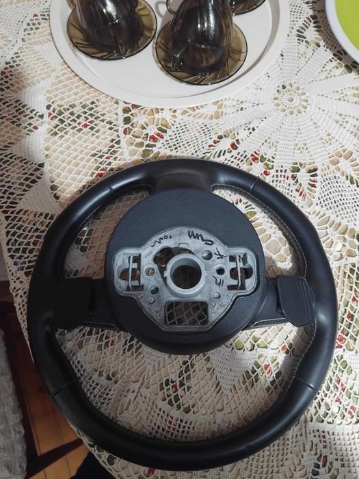 Трилъчев волан с бял шев за Audi A7 C7