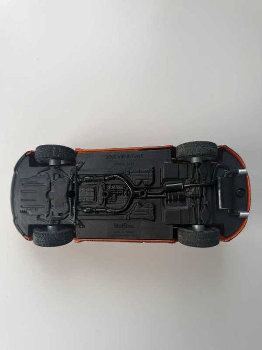 Machetă colecție auto Infiniti FX45 2005 1/24