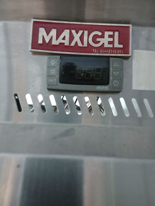 Vând frigider vertical inox