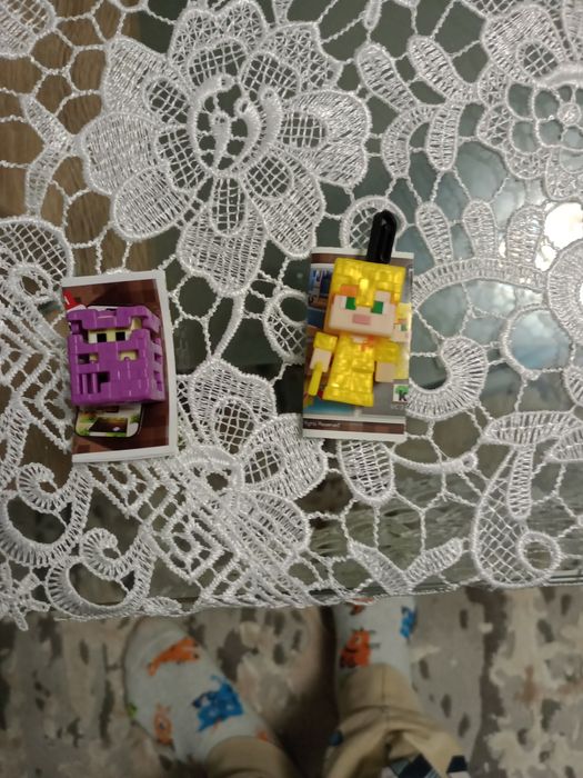 Set figurine Kinder Joy Minecraft Alex shulker și creper