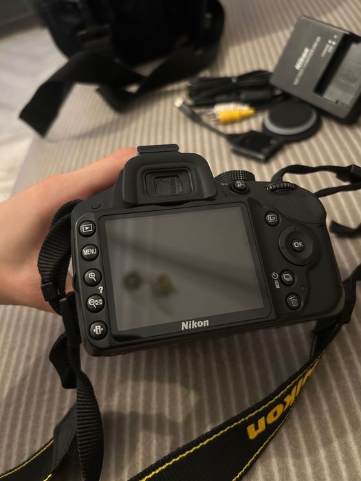 Aparat foto DSLR Nikon D3200 + Obiectiv AF-S 18-55mm VR II - Pachet complet