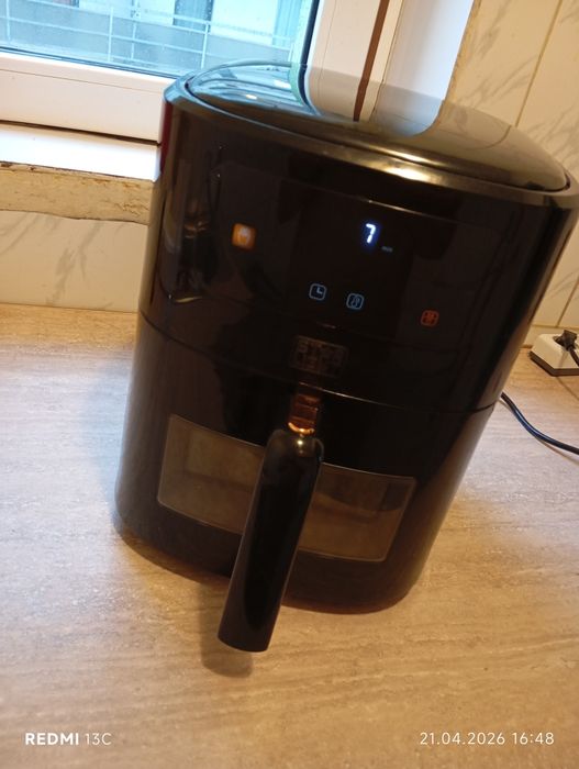Vând air fryer in stare perfectă
