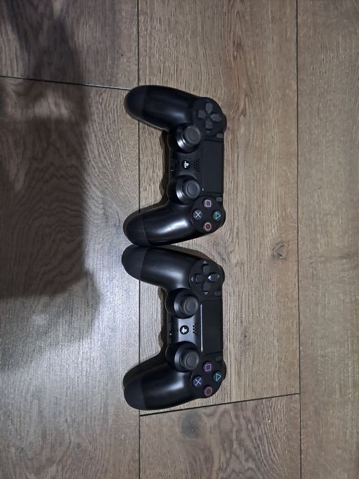 Ps4 slim 1 tb, 2 controllere si un cooler