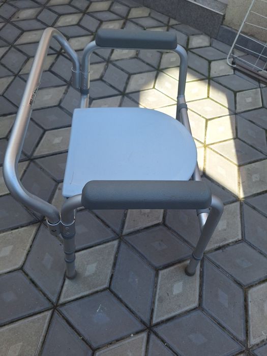 Scaun medical toaleta