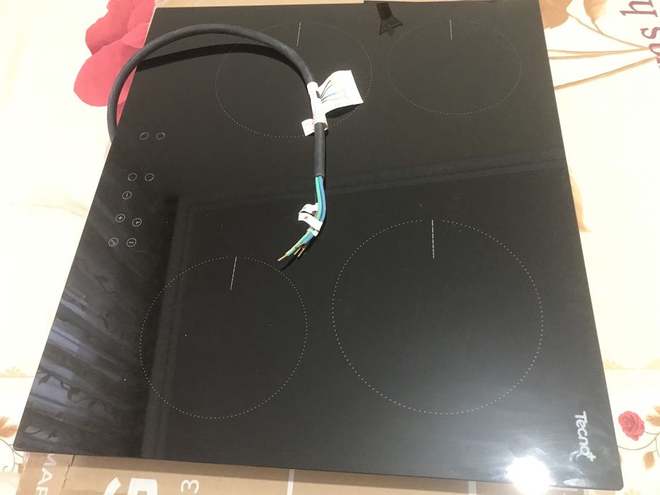 Продам новую индукционную сенсорную кухонную плиту