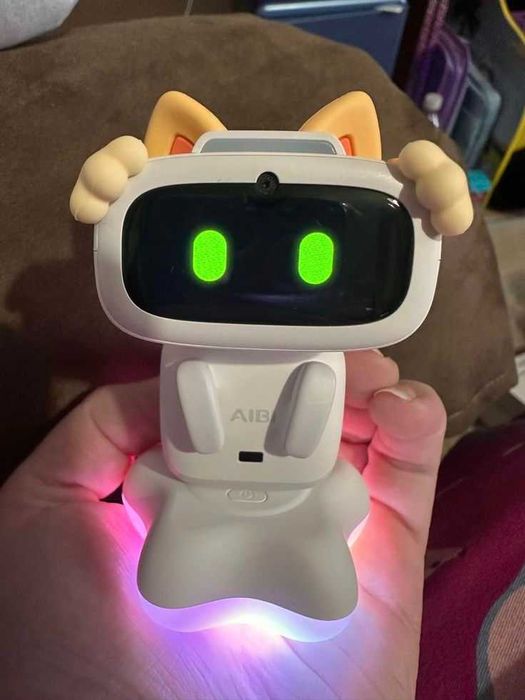 Робот-питомец AIBI на базе ChatGPT с аксессуарами