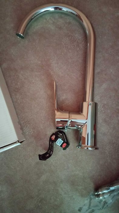 Ново. Смесител за мивка