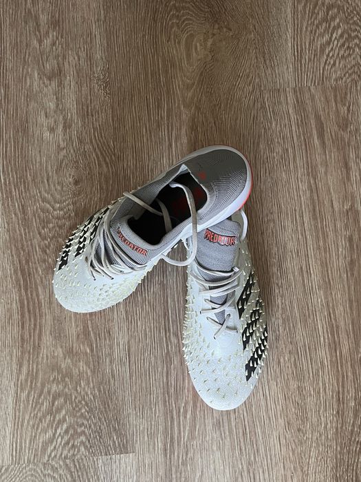Футболни бутонки Adidas Predator Freak.1 FG