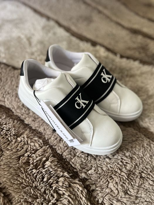 Маратонки Karl Hugo adidas versace ralph steve madden calvin trussardi