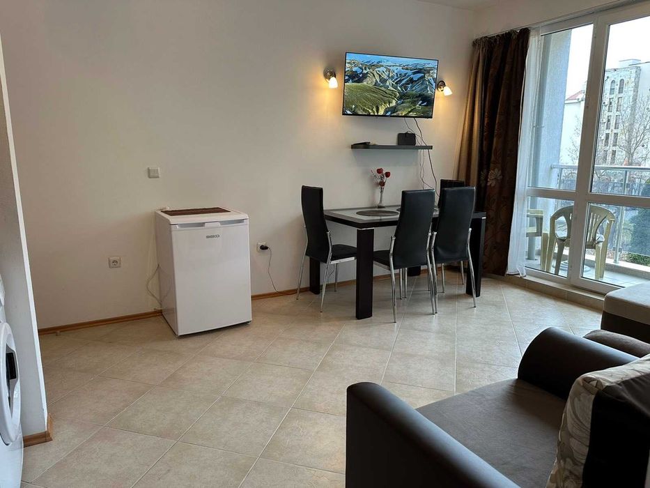 Дава се под наем Двустаен апартамент в к.к. Слънчев бряг - 60 кв.м за 225 € - Снимка #1