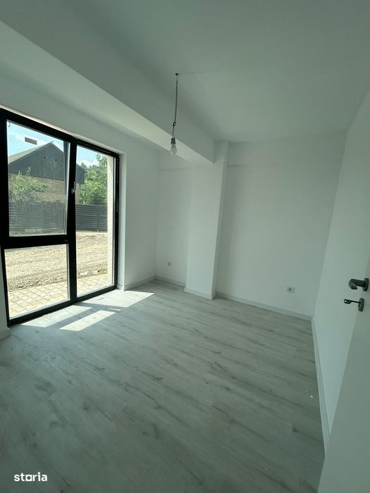 Apartament cu 3 camere - zona Hlincea