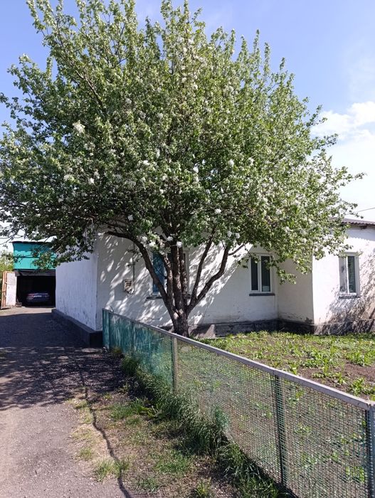 Продается полдома,4 комнаты