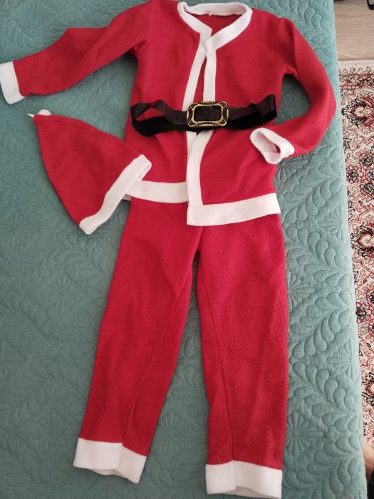 Продам 2 костюма Санта и зайчик