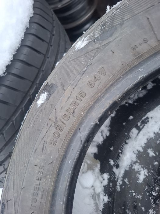 Vand 1 sau 2 sau 4 anvelope 205 65 15 de iarna nus perechi