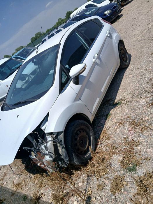 Форд фиеста    Forb Fiesta 1.4 бензин на части