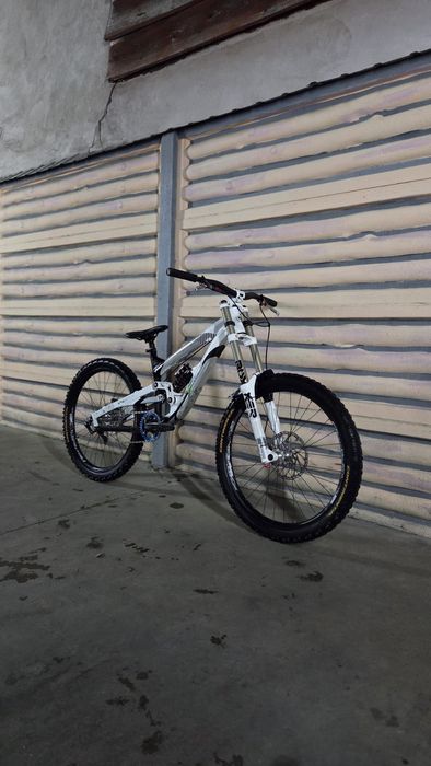 Bicicleta downhill yt tues