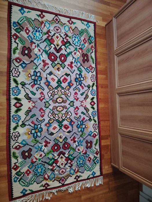 Автентичен ръчно тъкан котленски килим