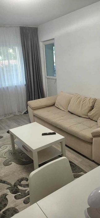 Inchiriez apartament cu 3 camere