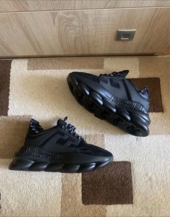 Versace chain reaction