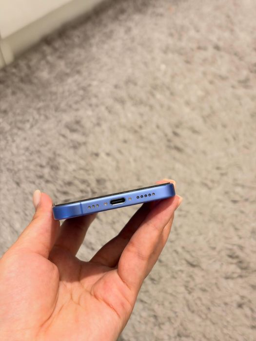 Продам Iphone 16