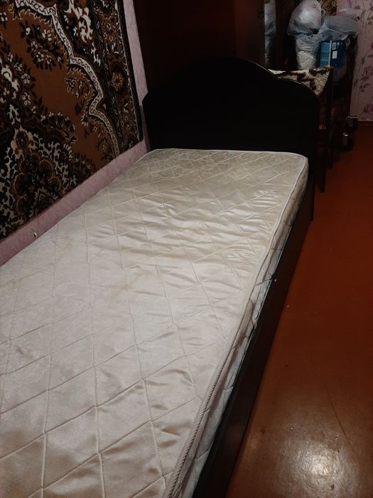 Кровать б/у в нормальном состоянии