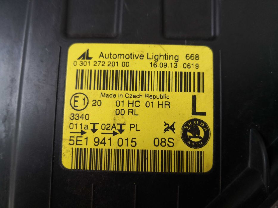 Фар Skoda Octavia ляв/Фар Шкода Октавиа Оригинален