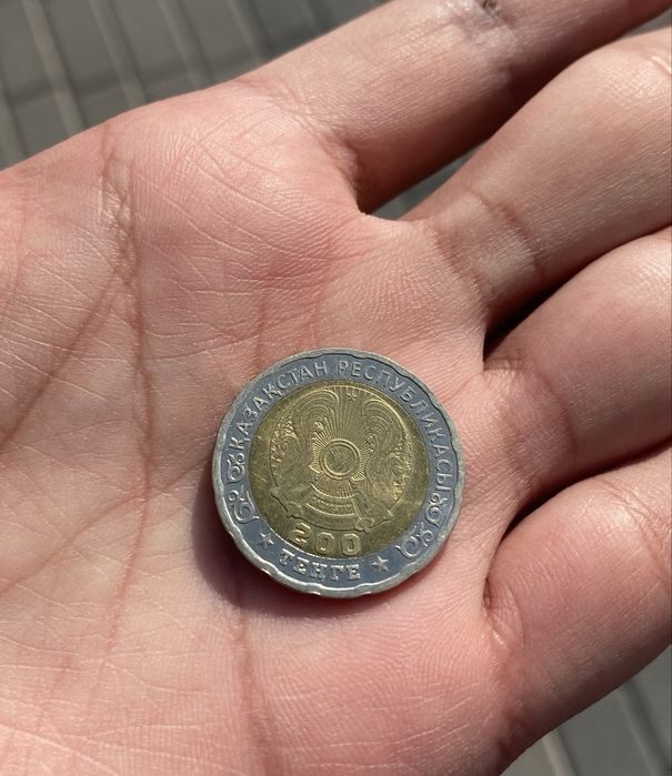 монета 200тенге