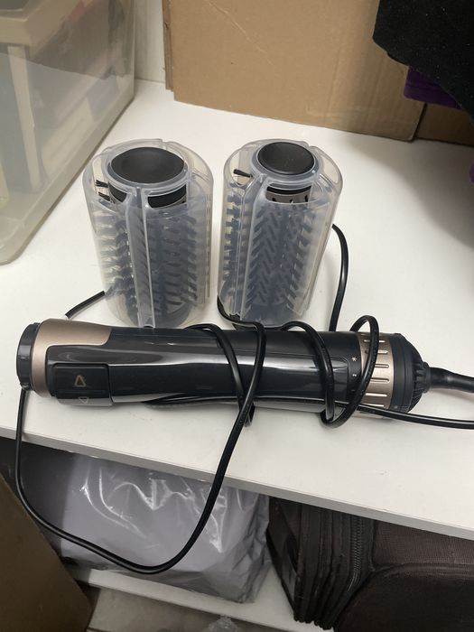 Б/У фен-щеткуRowenra в отличном сочтоянии