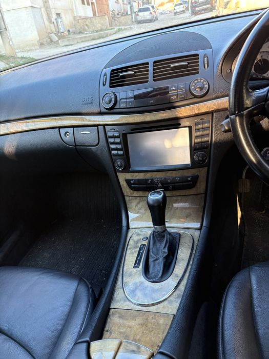 Mercedes E-Class 320 W211