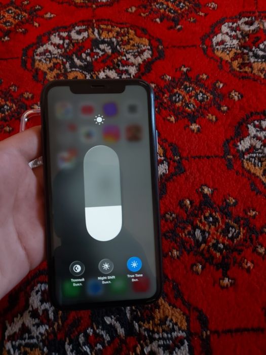 Iphone 11 qora sotiladi oladiganla tel qisin yo sms yosin