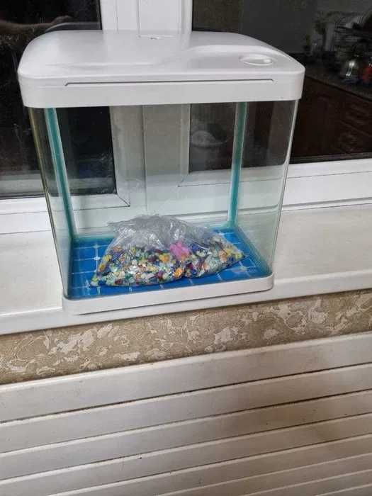 Аквариум с фильтром и освещением