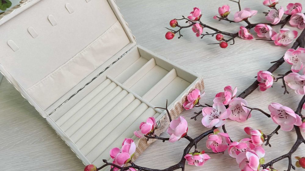 Шкатулка для украшений.