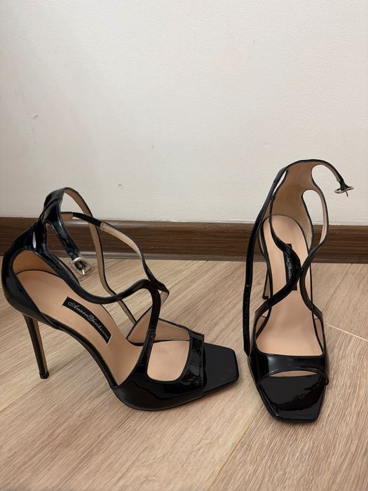 Совершенно новые босоножки