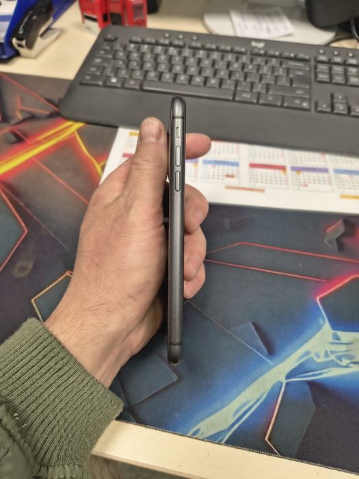 De vanzare telefon iPhone 11 64 g