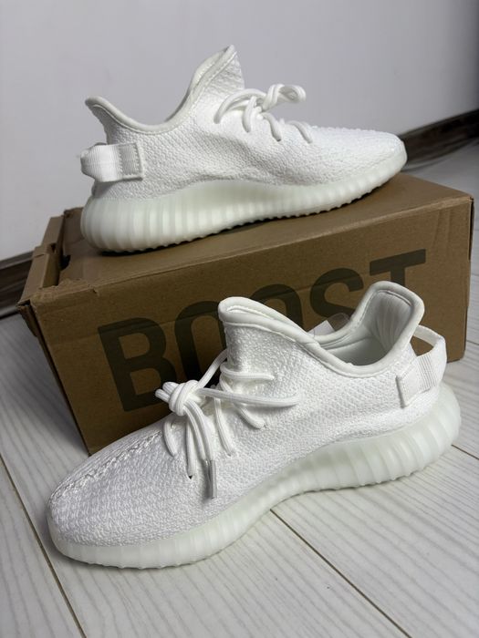 Vand Yeezy Boost Albi Marimea 39