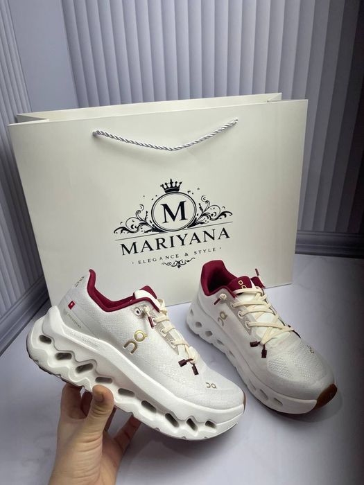 Кроссовки Женские