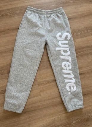 Pantaloni supreme gri