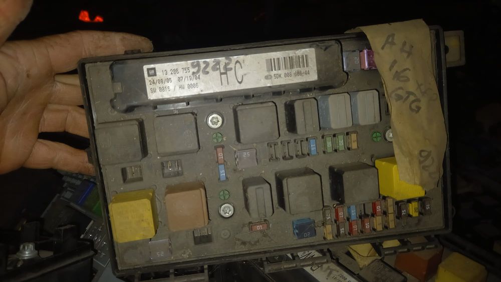 Panou Sigurante și relee Opel Astra H diferite coduri