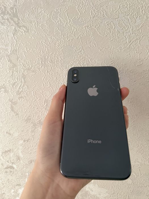 Айфон XS в хорошем состоянии.