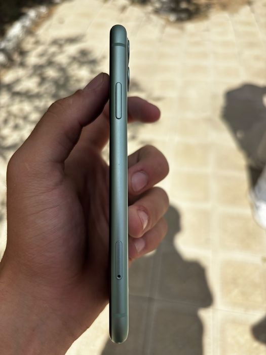 iPhone 11  128гб