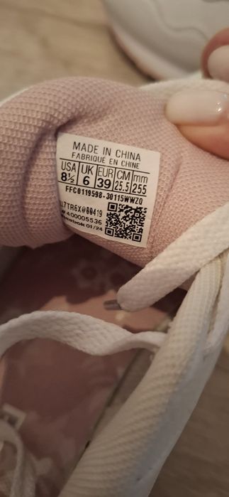 Кроссовки женские