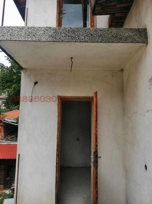 Продава 2 етаж от къща и таван