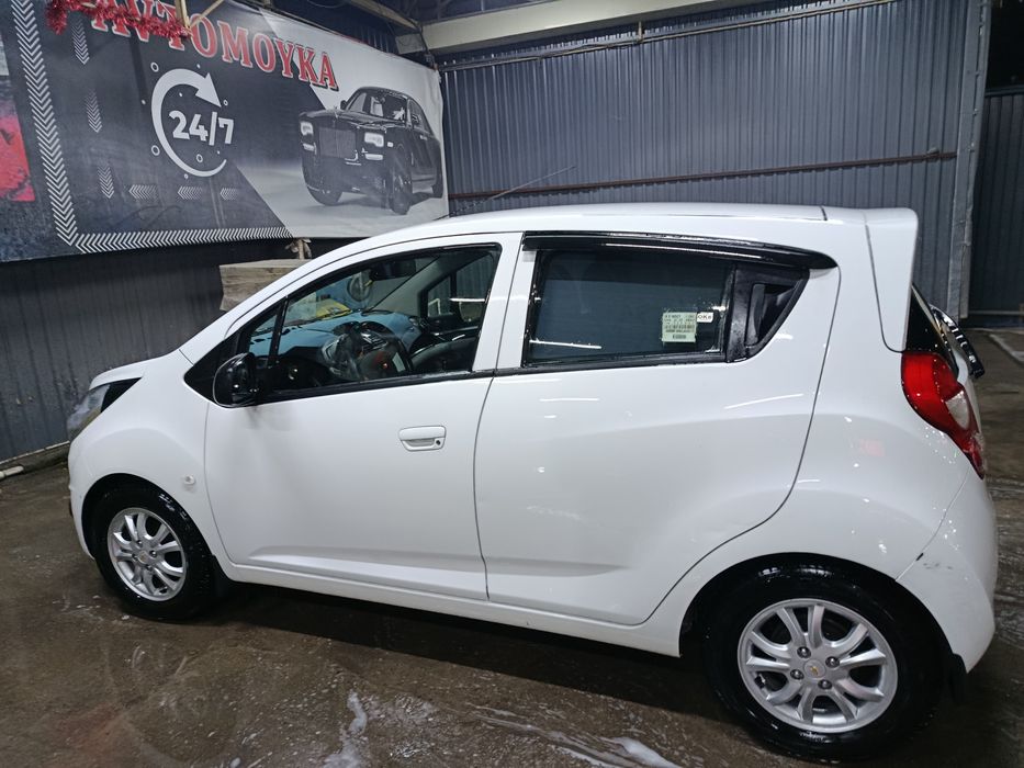 Свой, Chevrolet Spark 2020 г., белый, механика (89 000 км)