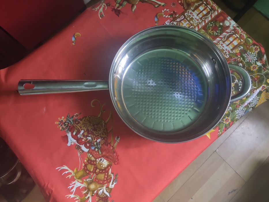 Vând  cratita inox cu coada nouă