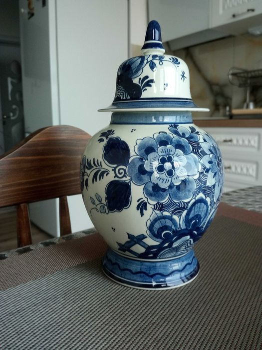 Стилна и красива урна.