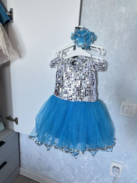 Продам платья на девочку на 4-5 лет (104-116)