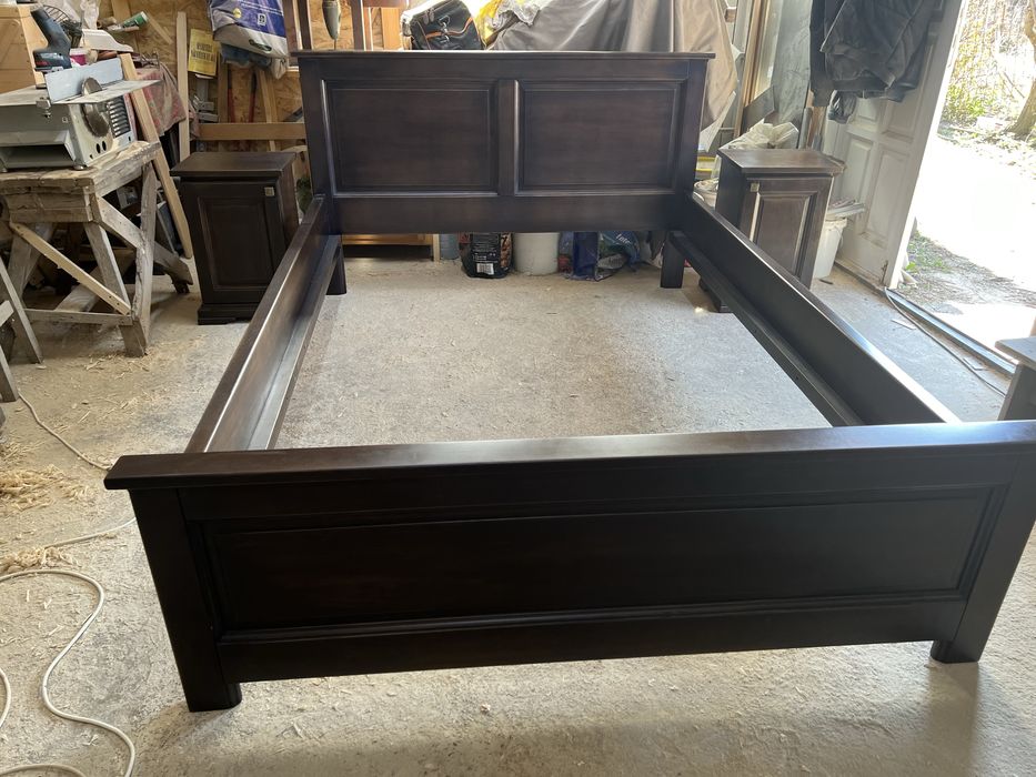 Pat din lemn masiv la atelierul din Nucet