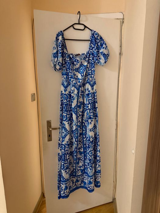 Лятна рокля в синьо и бяло